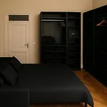 4 Suites, Av des Champs-Elysées