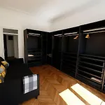 4 Suites, Av des Champs-Elysées