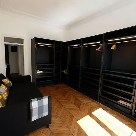 4 Suites, Av Des Champs-elysees *